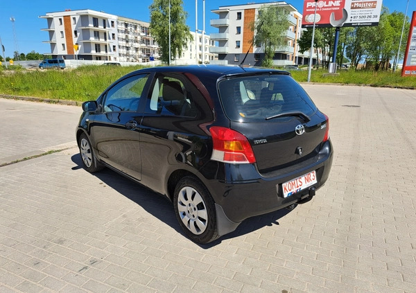 Toyota Yaris cena 15900 przebieg: 199000, rok produkcji 2009 z Zbąszyń małe 466